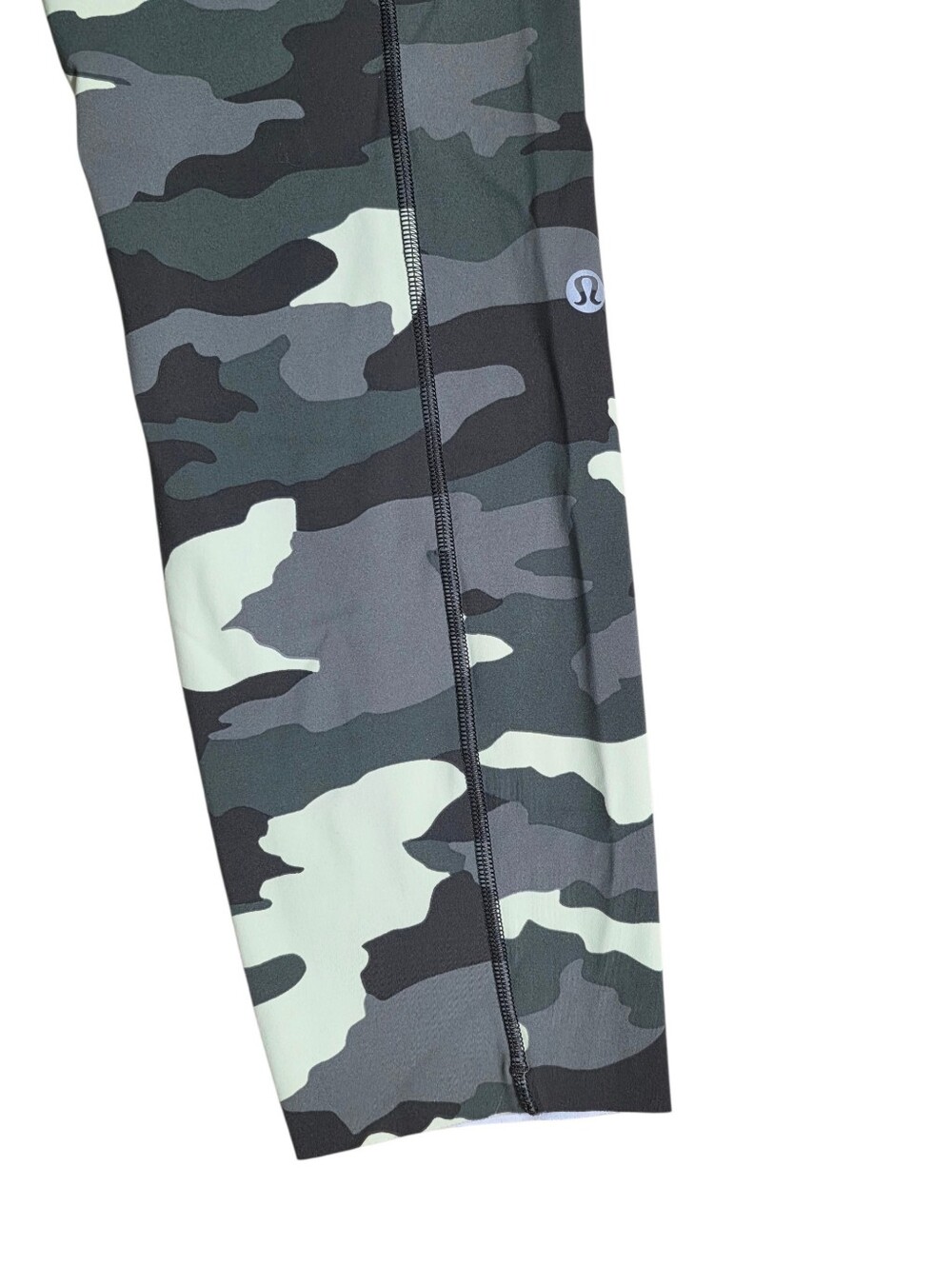 Lululemon Camo Crop Leggings Size 8 - Picture 4 of 4